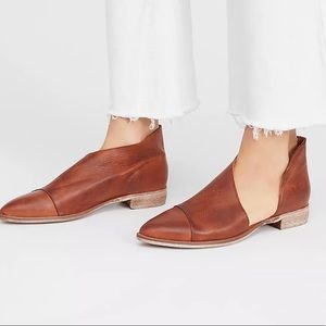 Free People Royale Flat in Whiskey